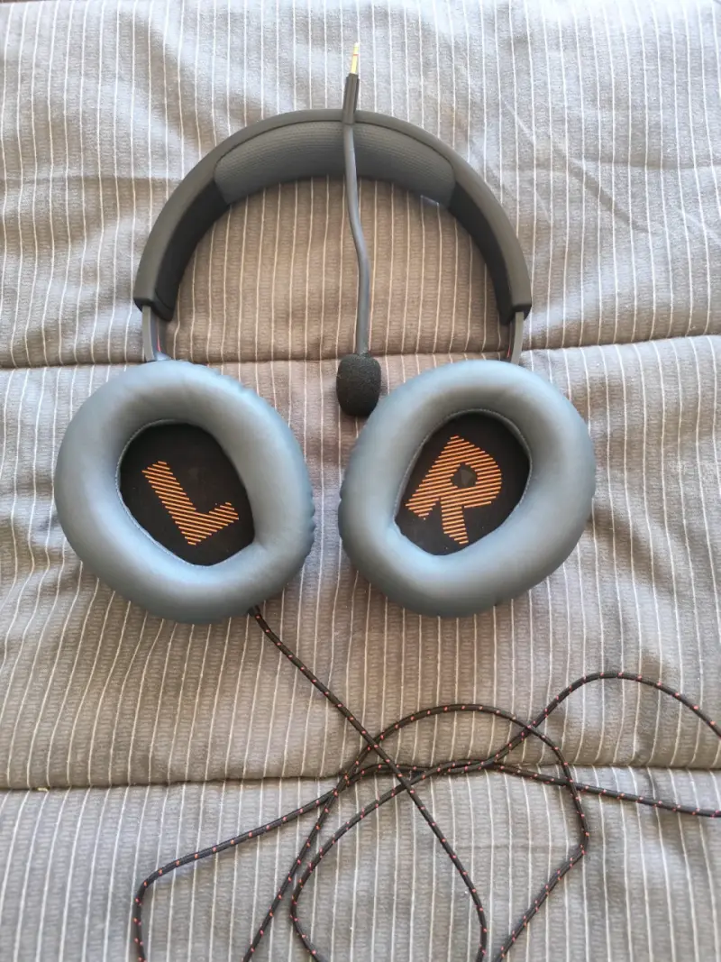 Audífonos JBL con micrófono quantum 100 - 2
