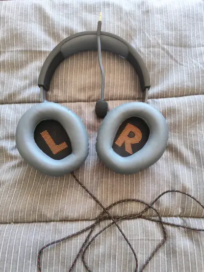 Audífonos JBL con micrófono quantum 100 - miniatura 2