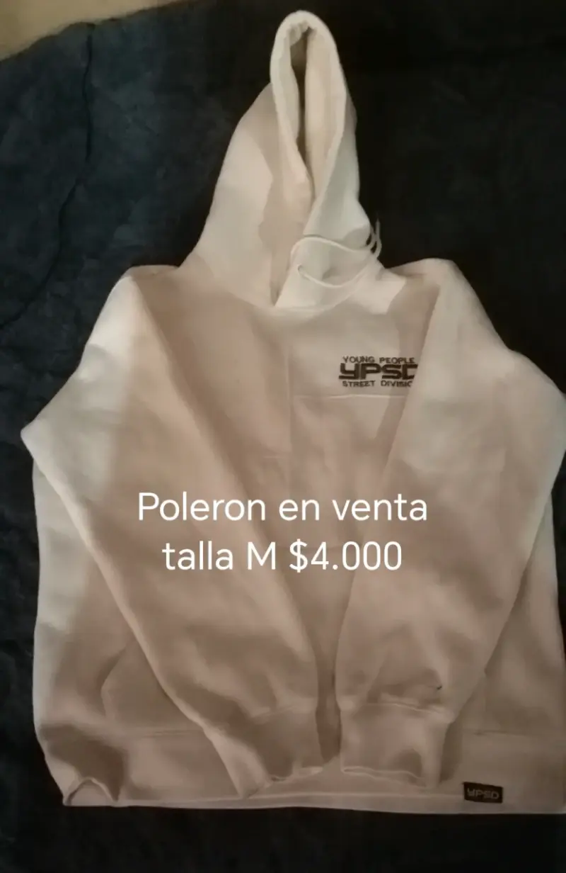 Polerón blanco con capucha