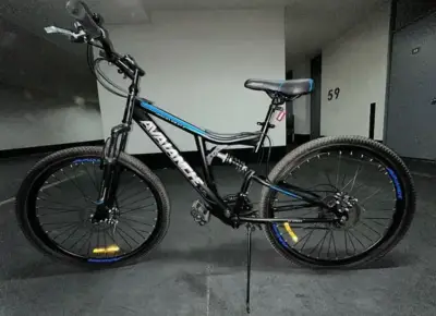 Bicicleta Avalanche negra - miniatura 3