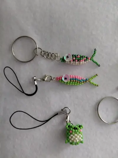llaveros y colgantes tejidos con mostacillas - miniatura 2