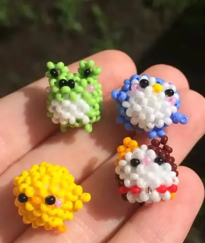 llaveros y colgantes tejidos con mostacillas - miniatura 5