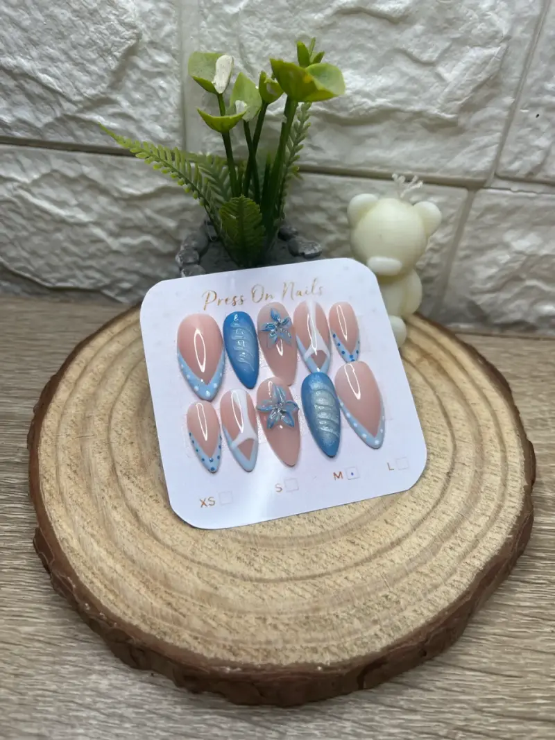 Uñas press on decoradas