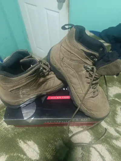 Botas trekking marrón usadas - miniatura 1