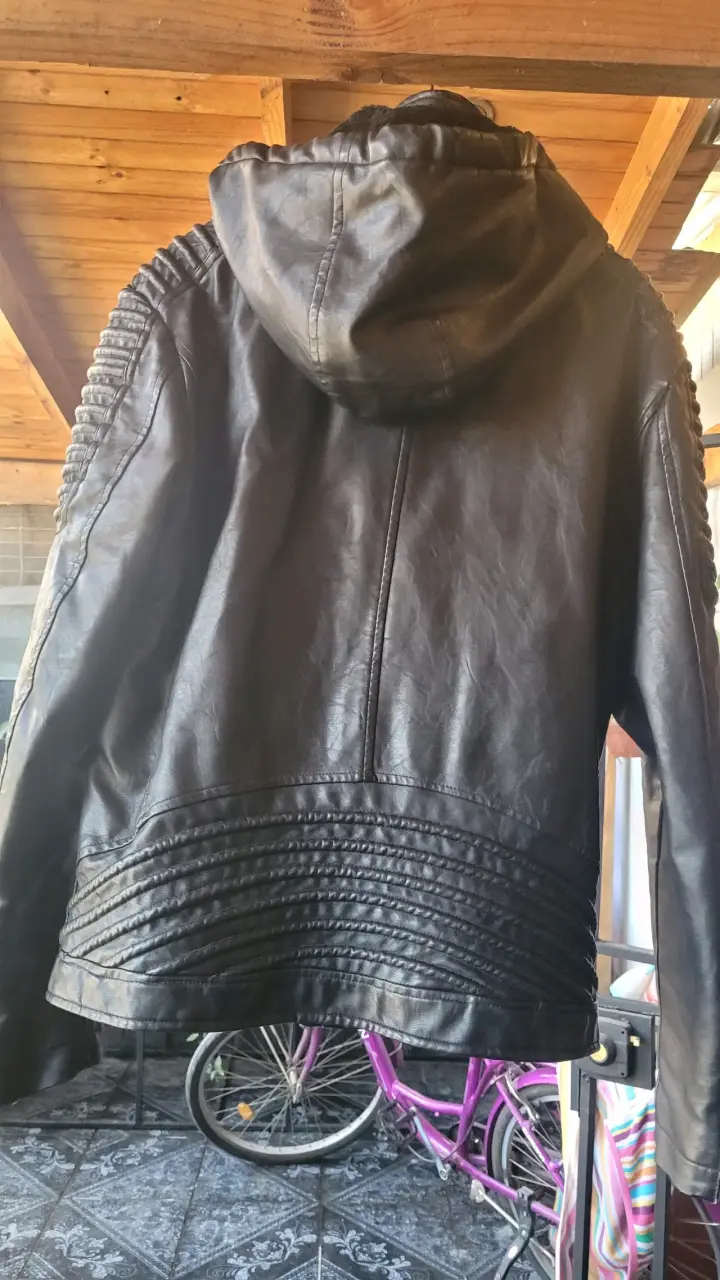 Chaqueta de cuero con capucha - 4