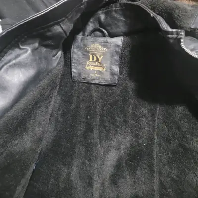 Chaqueta de cuero con capucha - miniatura 5