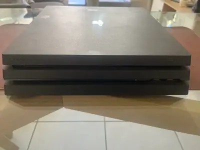 Consola PS4 Pro negra + control original + juegos - miniatura 1