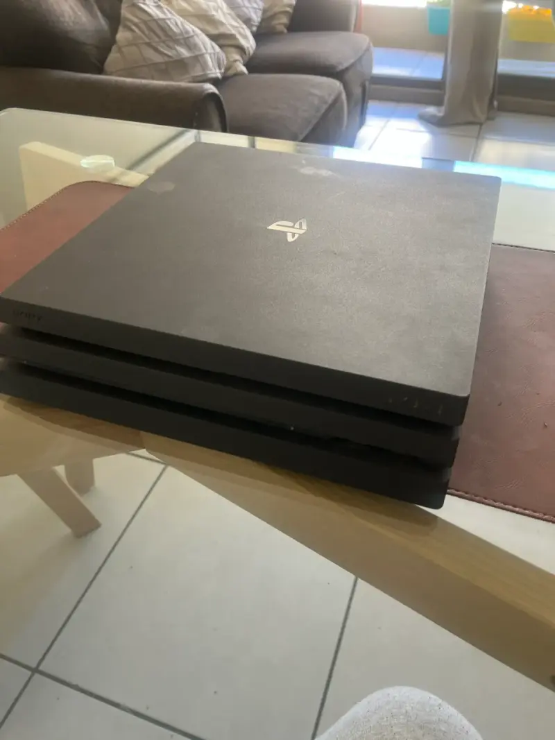 Consola PS4 Pro negra + control original + juegos - 2