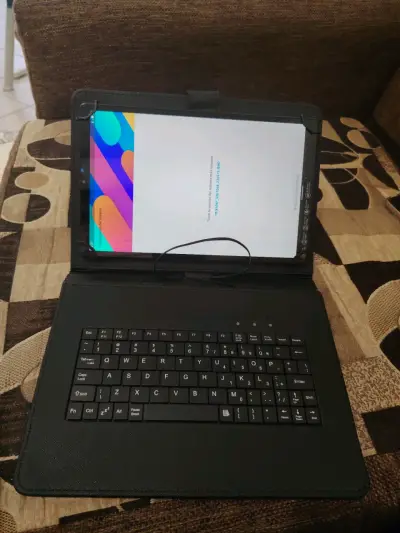Vendo lenovo tab m10 FHD, teclado y funda generico - miniatura 2