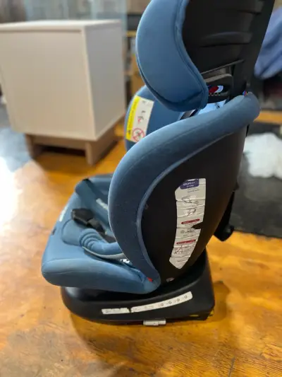 Silla de auto para bebé azul - miniatura 1