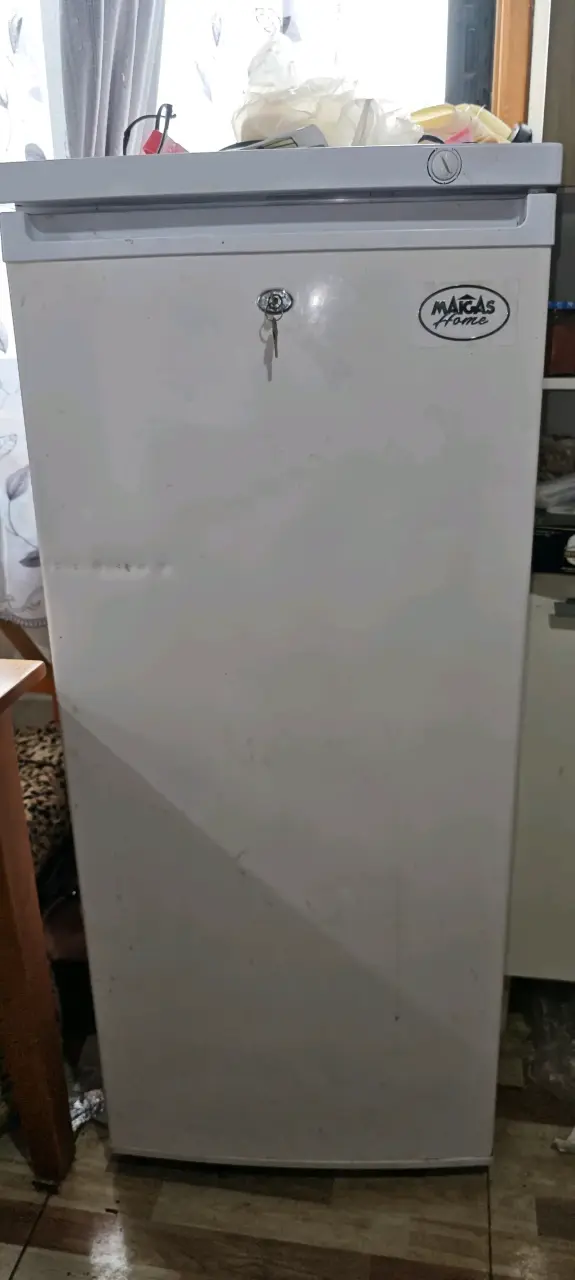 Congelador marca MARGAS - 1