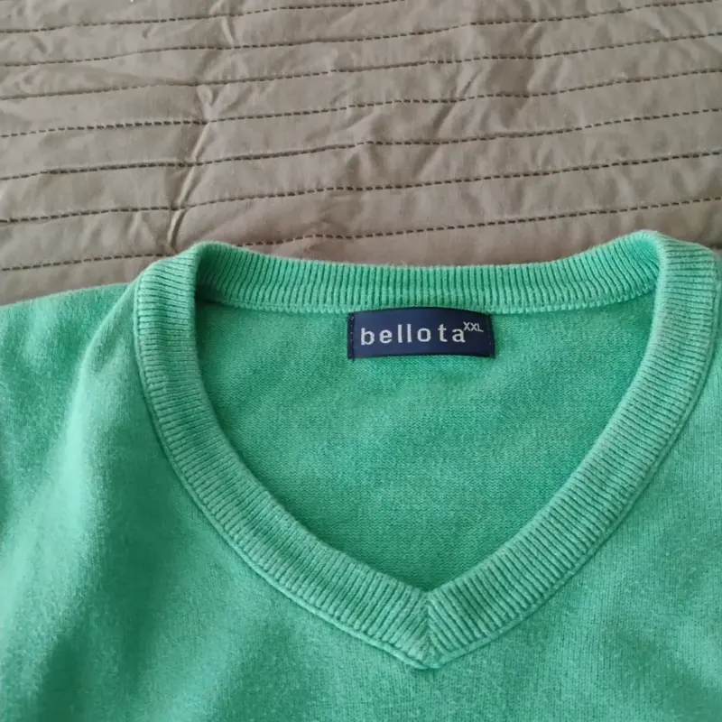 Suéter verde de cuello V (Bellota) - 2