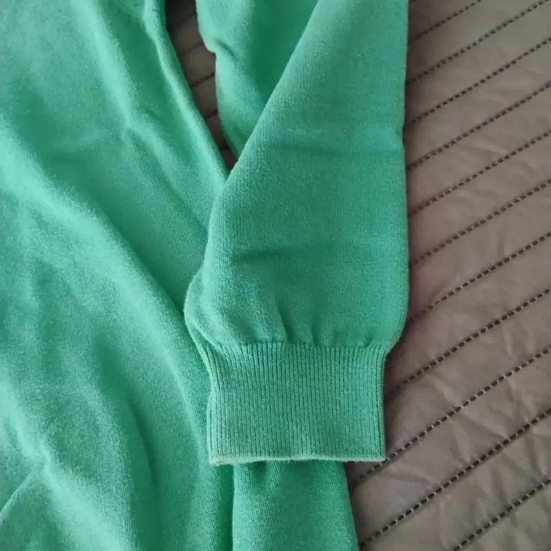 Suéter verde de cuello V (Bellota) - 4