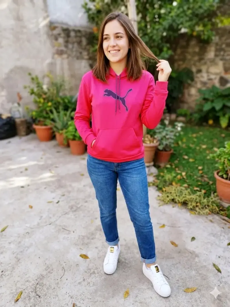Polerón de dama color fuccia con logo impecable - 1