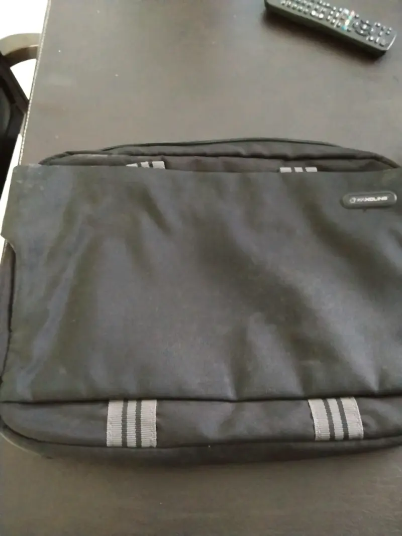 Maletín negro para laptop