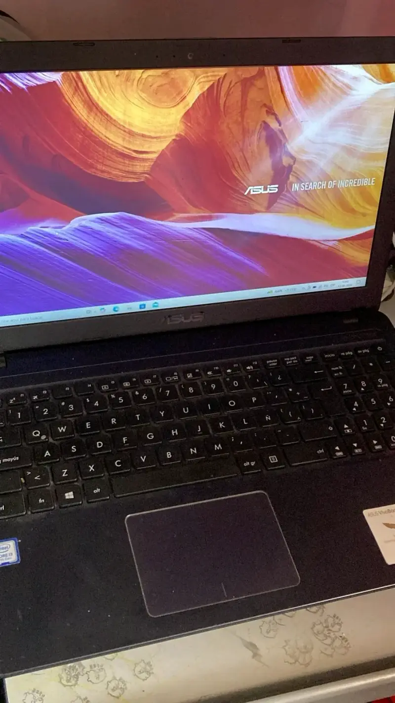 Notebook ASUS con Windows - 1