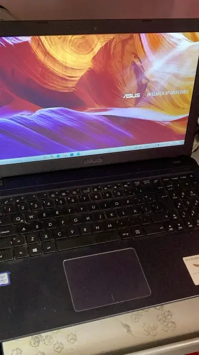 Notebook ASUS con Windows - miniatura 1