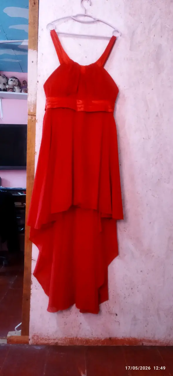 Vestido rojo con un poco de cola asimétrico - 1