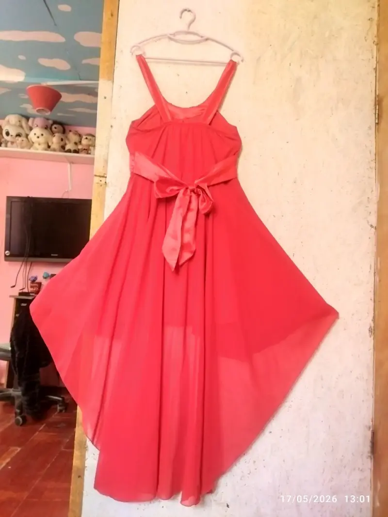 Vestido rojo con un poco de cola asimétrico - 3