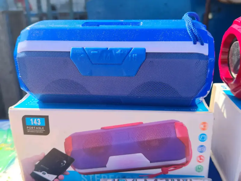 Parlante inalámbrico portátil azul