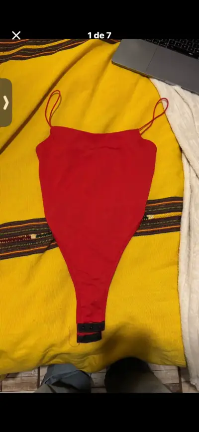 Body rojo con tirantes - miniatura 1