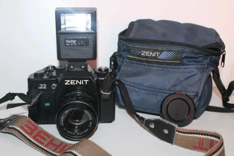 Cámara Zenit 122 vintage, con flash de regalo