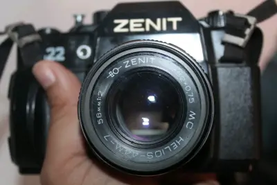 Cámara Zenit 122 vintage, con flash de regalo - miniatura 5
