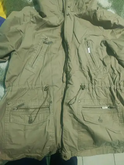 Parka beige con capucha - miniatura 3