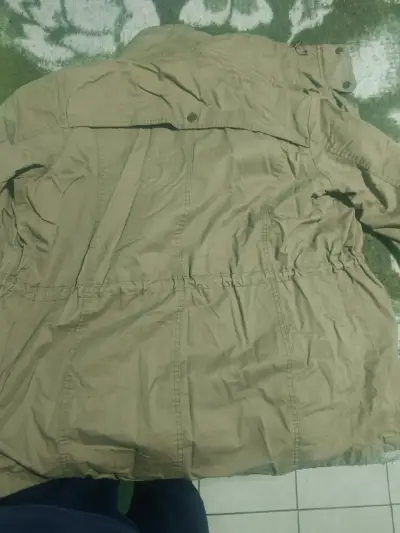 Parka beige con capucha - miniatura 4