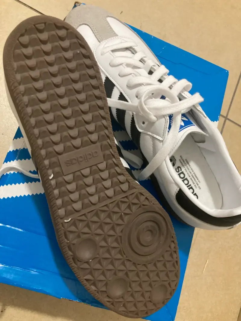 Zapatillas Adidas blancas con negro - 3