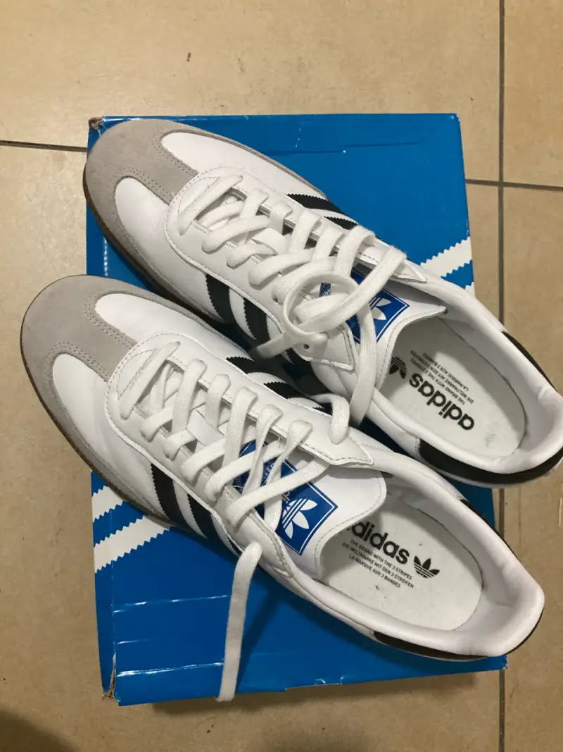 Zapatillas Adidas blancas con negro - 5