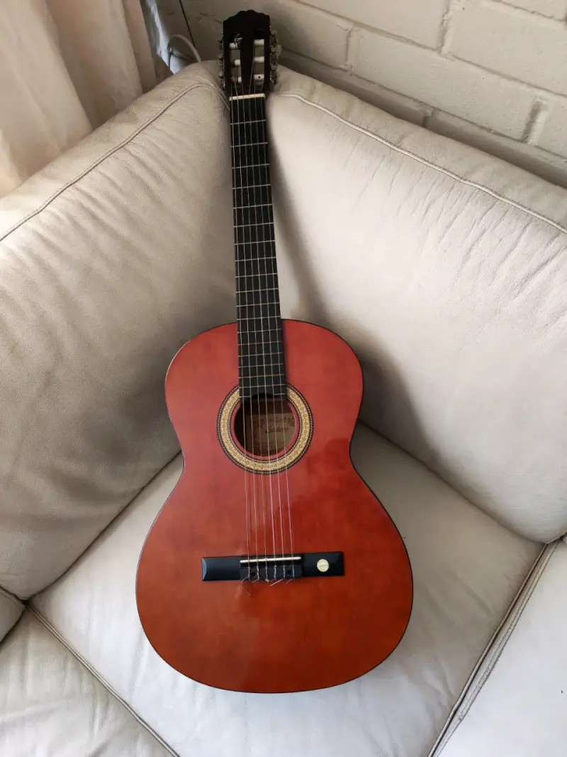 Guitarra clásica de madera Santana