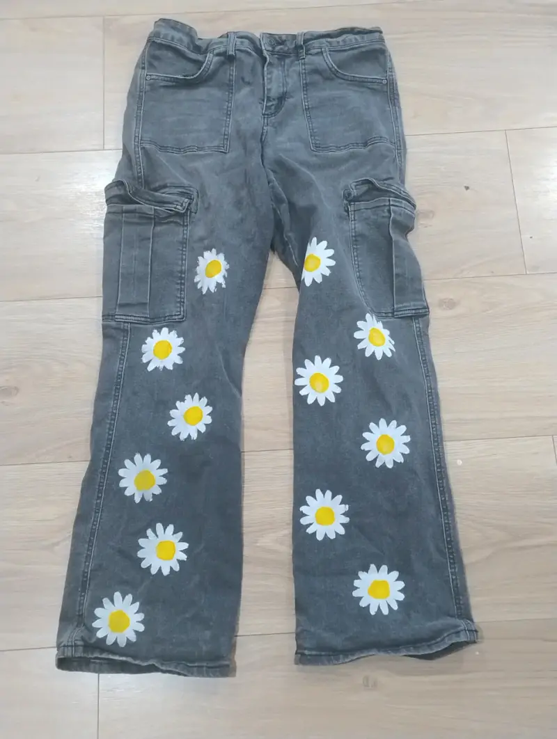 Pantalones cargo florales grises