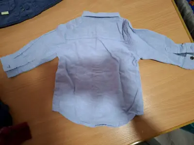 Camisa niño azul con bolsillos - miniatura 4