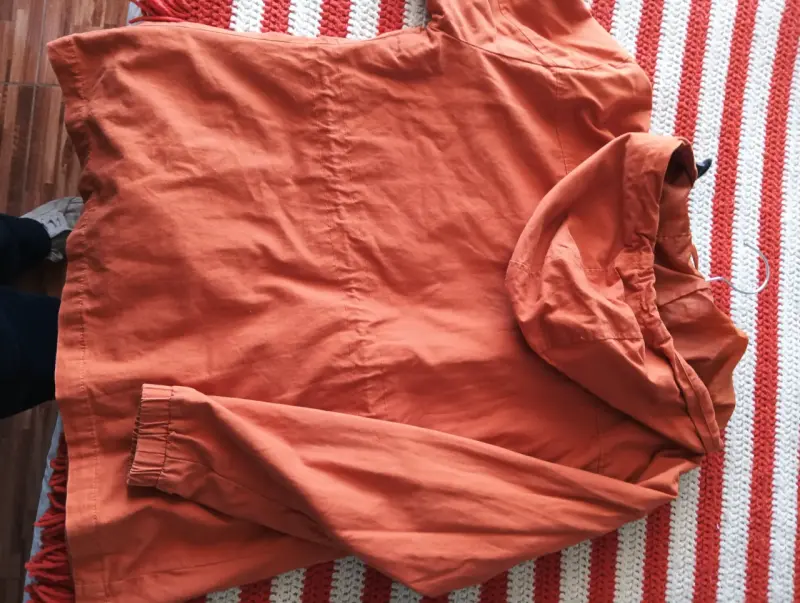 Parka naranja con capucha - 3
