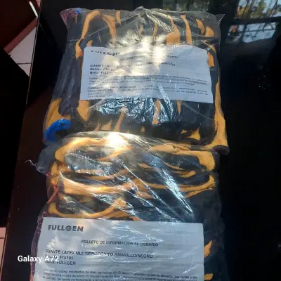 Guantes de látex amarillos y negros - miniatura 1