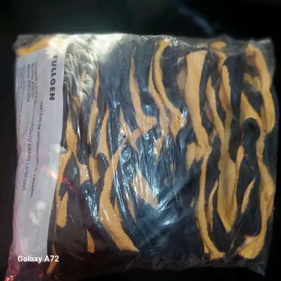 Guantes de látex amarillos y negros - miniatura 4