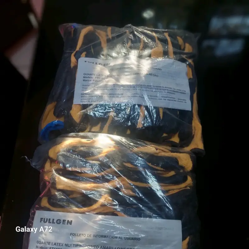 Guantes de látex amarillos y negros - 6