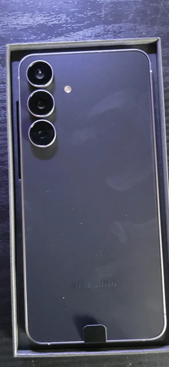 Samsung Galaxy S25 FE nuevo - 2