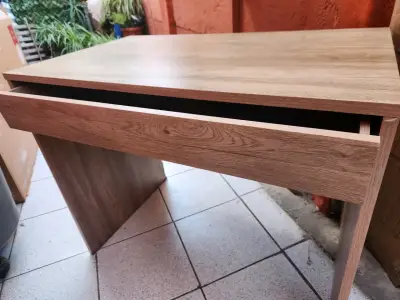 Escritorio de madera con cajón - miniatura 1