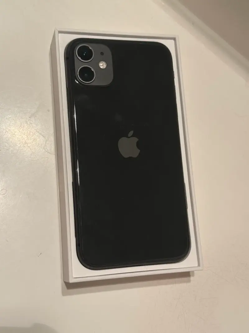 iPhone 11 negro en caja original