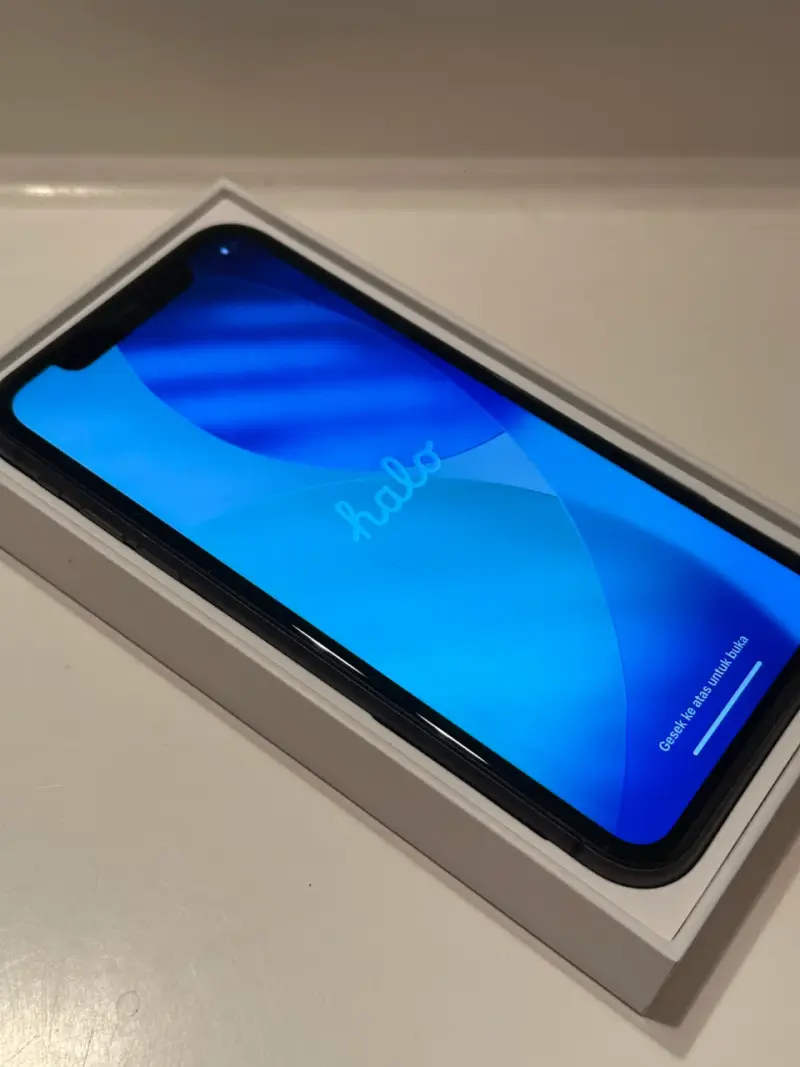 iPhone 11 negro en caja original - 3