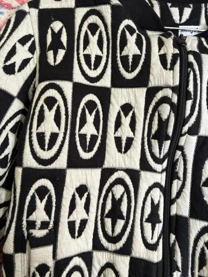 Chaqueta negra con estrellas - 2
