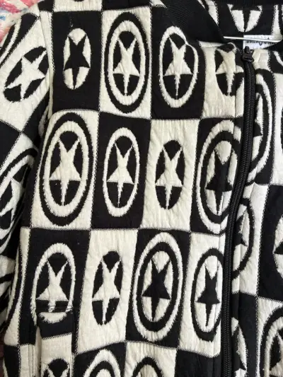 Chaqueta negra con estrellas - miniatura 2