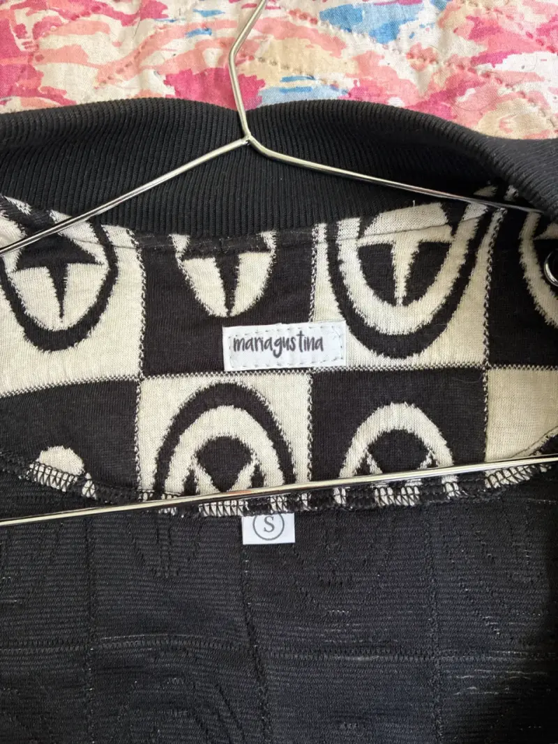 Chaqueta negra con estrellas - 3