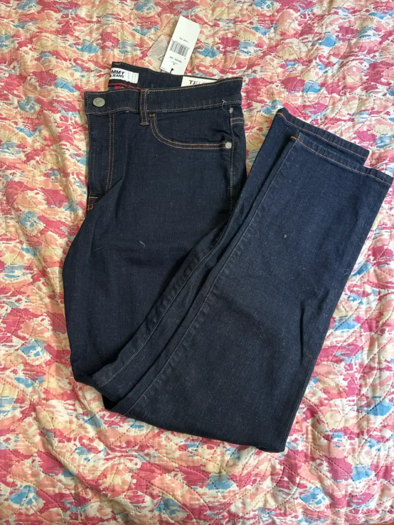 Jeans Tommy azul oscuro nuevos