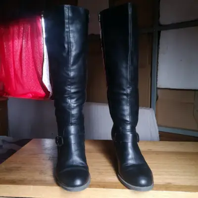 Botas negras largas de cuero - miniatura 1