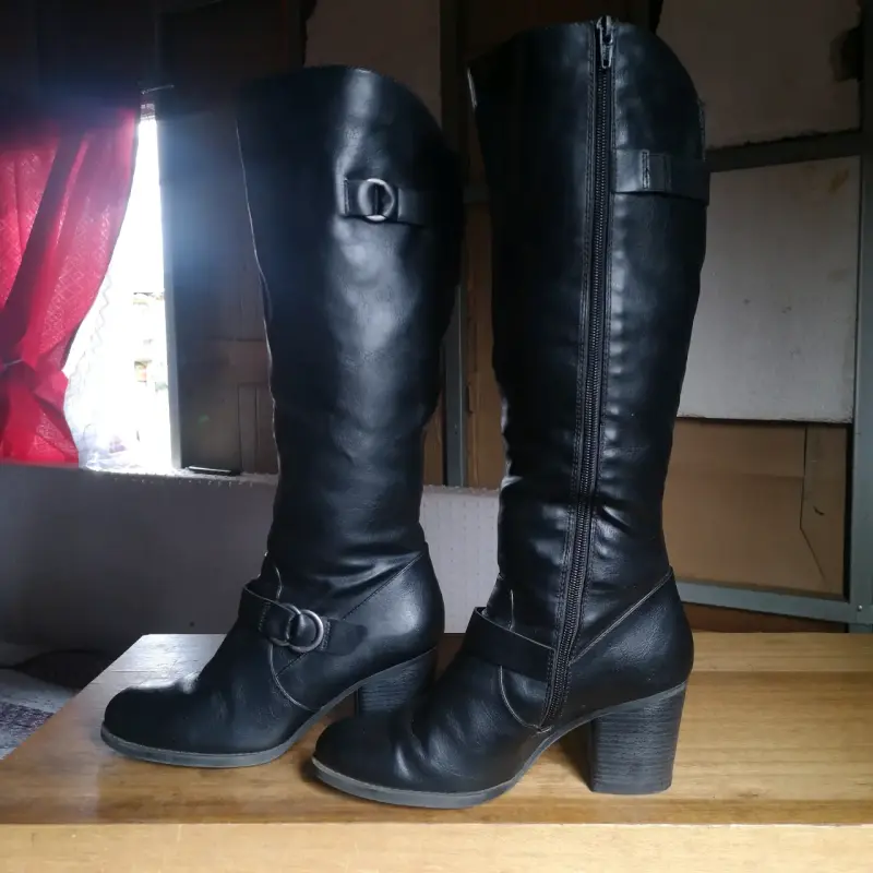 Botas negras largas de cuero - 2