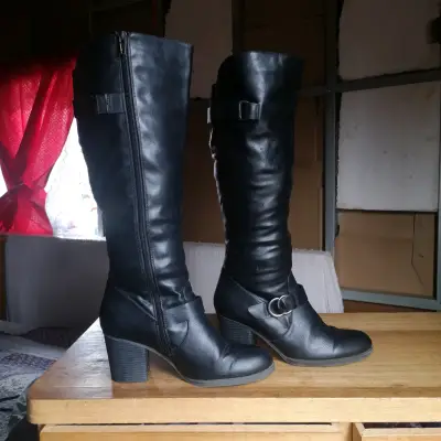 Botas negras largas de cuero - miniatura 3
