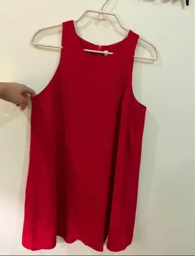 Vestido enterito rojo sin mangas - miniatura 2